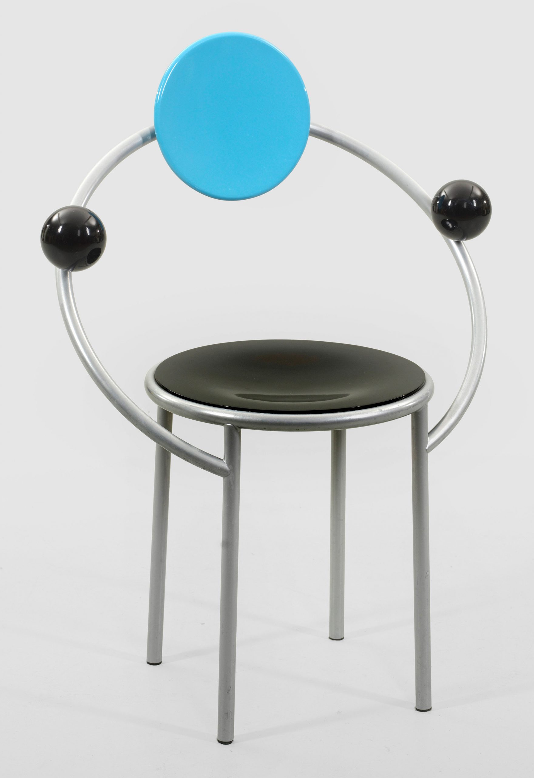 Primera silla Posmodernista creada por Michele de Lucchi